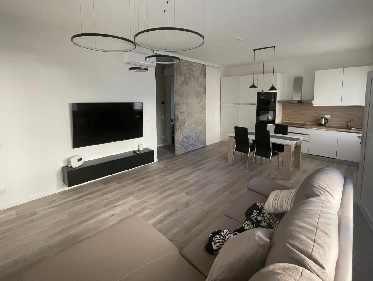 Gigi House Appartamento Piazza Mazzini 300M Dal Mare Лидо-ди-Езоло Экстерьер фото